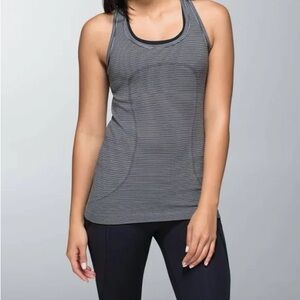Lululemon 6 Swiftly Tech Racerback Tank Top Striped Black White EXCELLENT